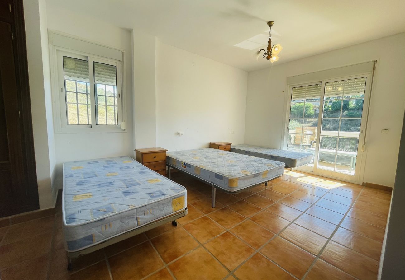 Ferienwohnung in La Cala de Mijas - 3 bdm apartment ideal for 6 workers for rent in la