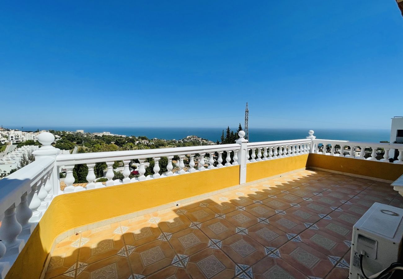 Ferienhaus in Benalmádena - Unfurnished 5 bdm villa with views and huge garage