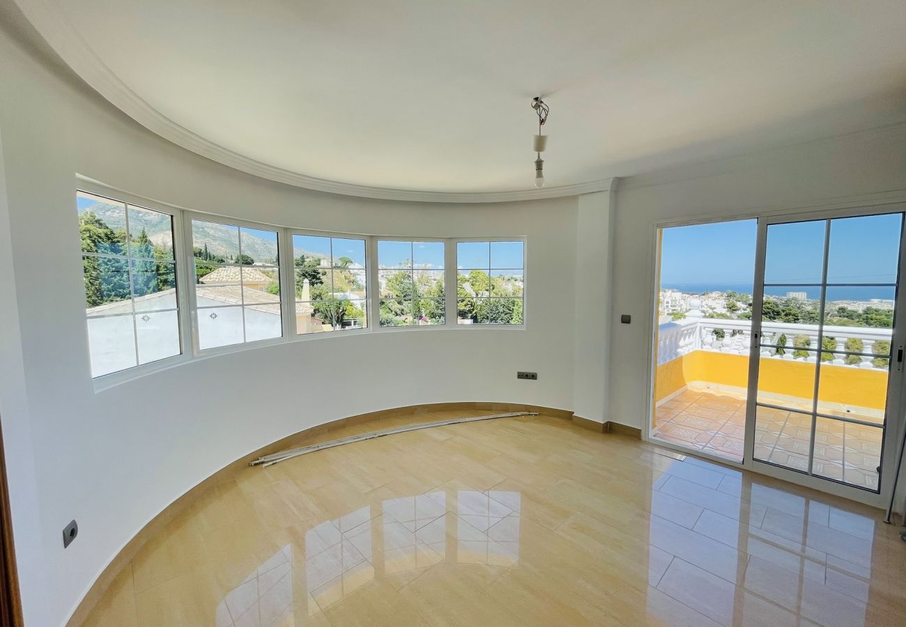 Ferienhaus in Benalmádena - Unfurnished 5 bdm villa with views and huge garage