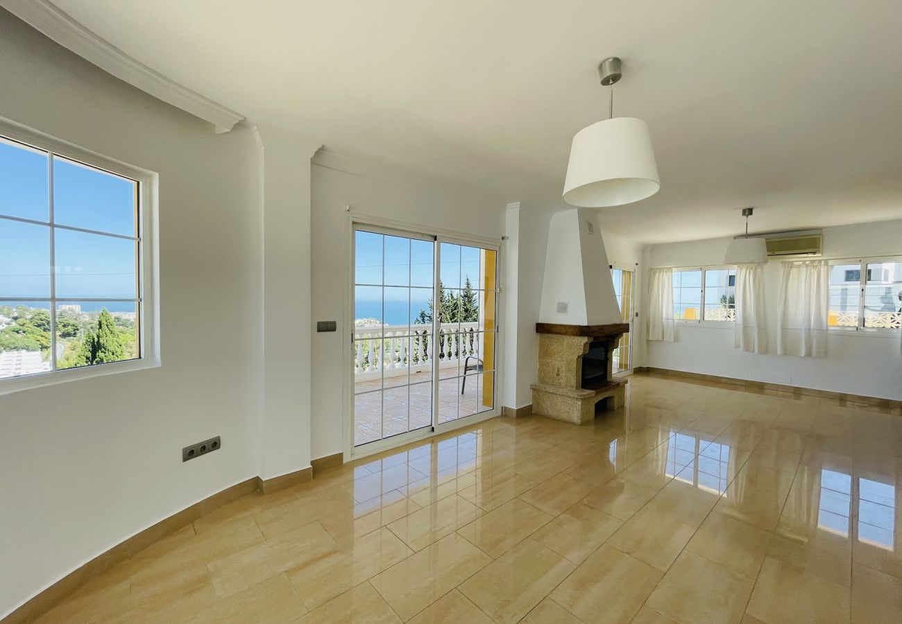 Ferienhaus in Benalmádena - Unfurnished 5 bdm villa with views and huge garage