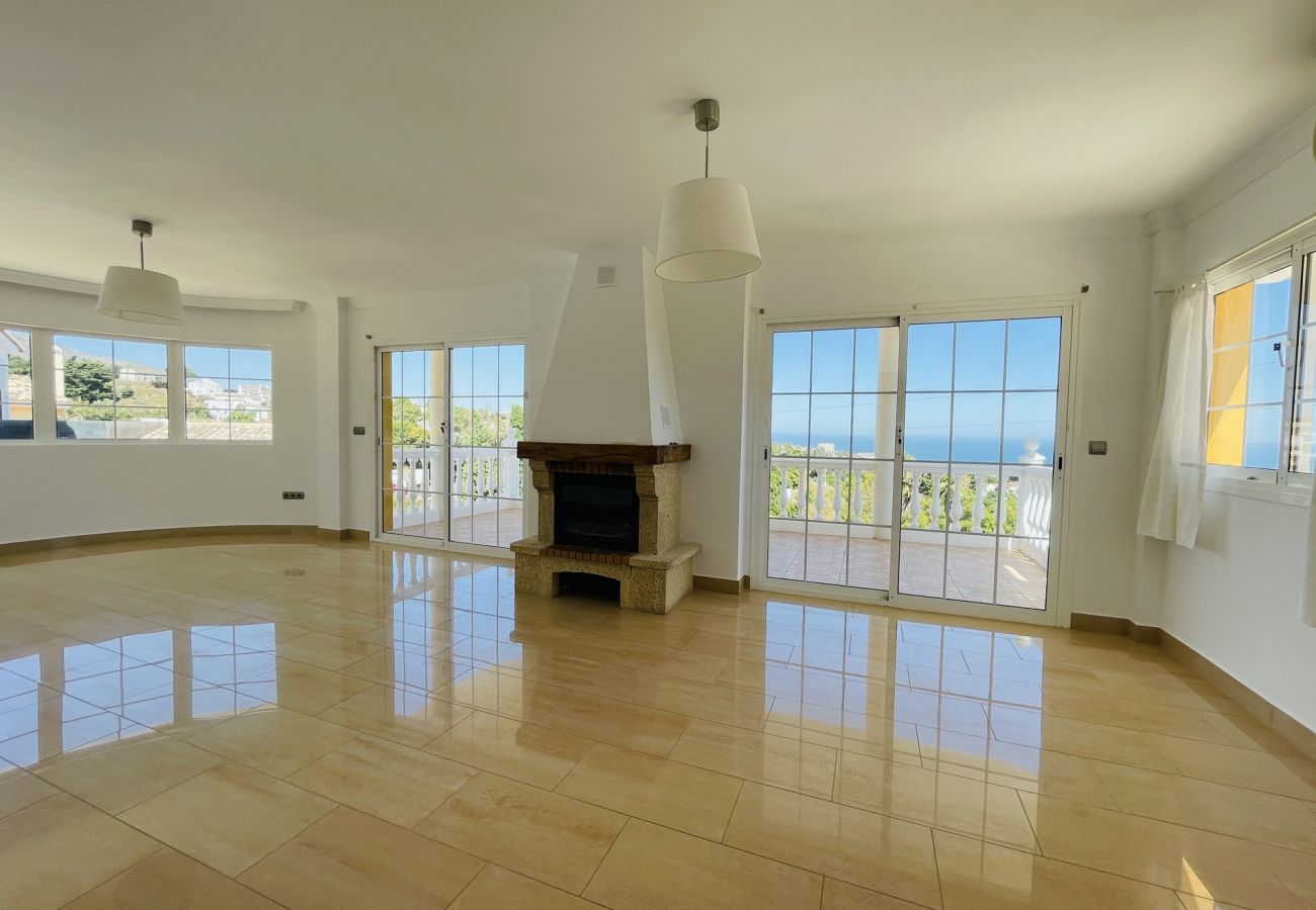 Ferienhaus in Benalmádena - Unfurnished 5 bdm villa with views and huge garage