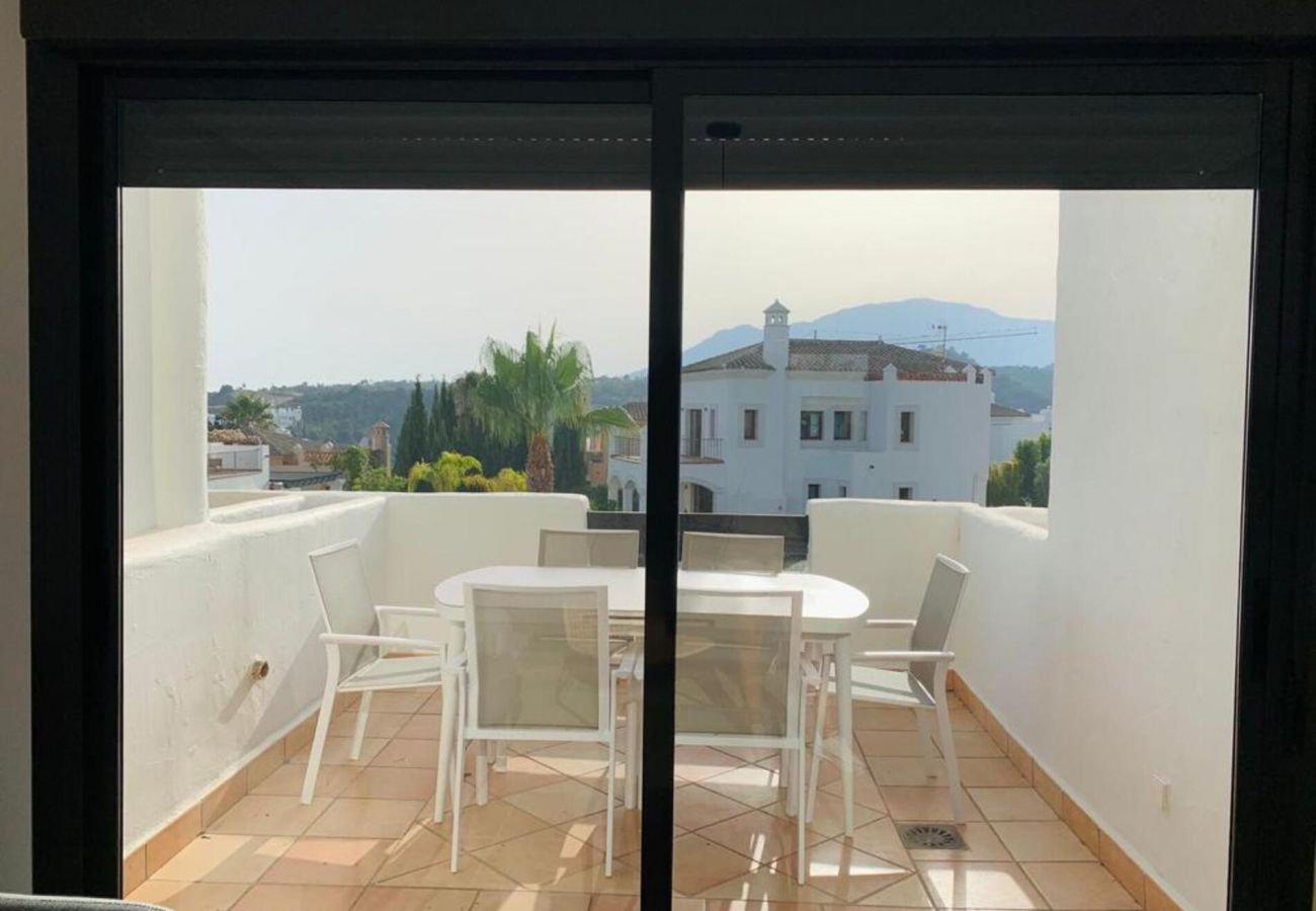 Penthouse in Estepona - Modern 2 bdm penthouse with sea views in Estepona