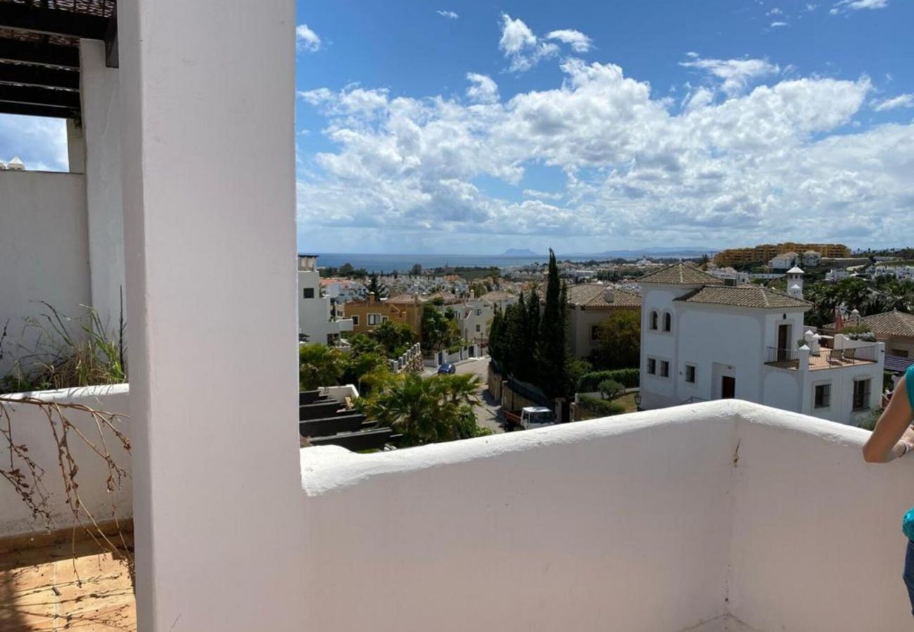 Penthouse in Estepona - Modern 2 bdm penthouse with sea views in Estepona