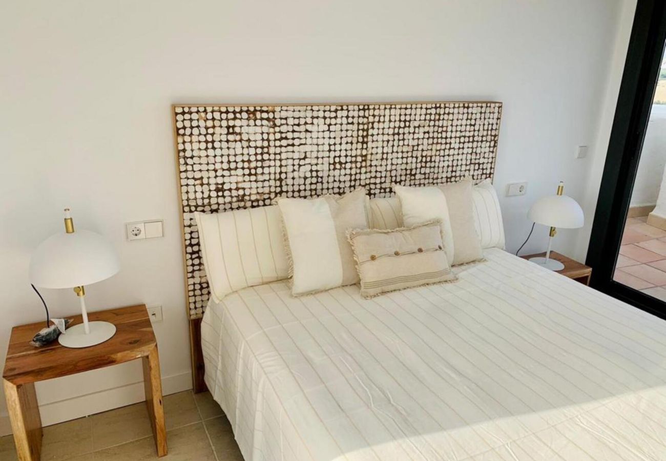 Penthouse in Estepona - Modern 2 bdm penthouse with sea views in Estepona