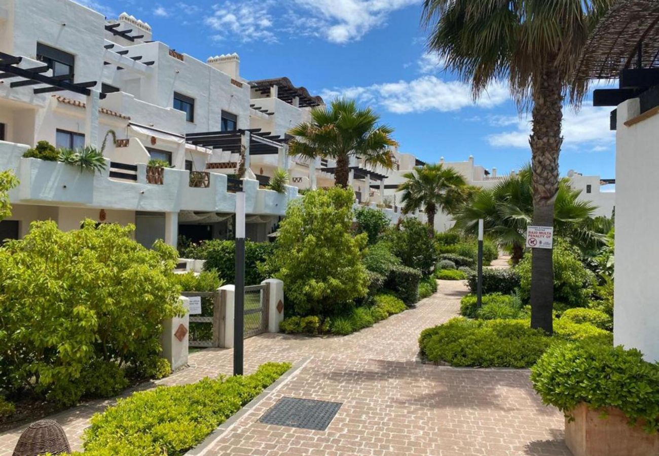 Penthouse in Estepona - Modern 2 bdm penthouse with sea views in Estepona