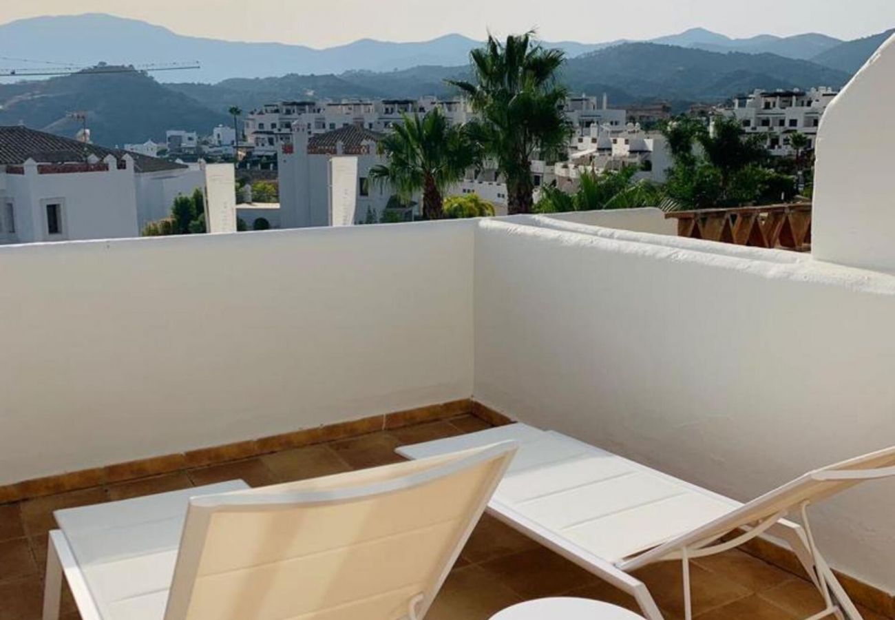 Penthouse in Estepona - Modern 2 bdm penthouse with sea views in Estepona