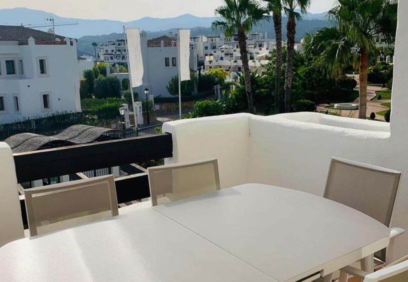 Penthouse in Estepona - Modern 2 bdm penthouse with sea views in Estepona