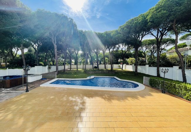  in Mijas Costa - Luxury 4 bdm villa with pool and huge garden 