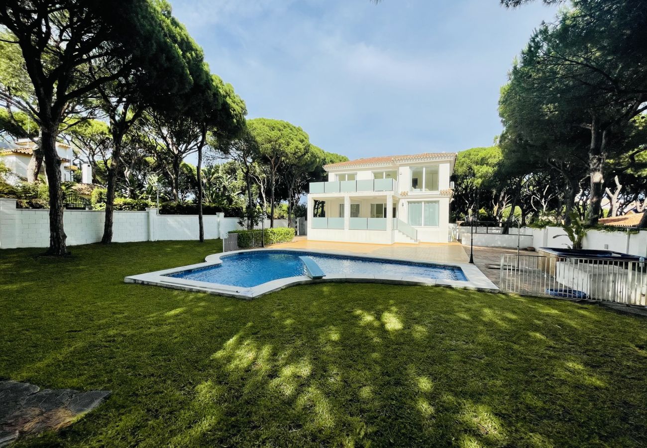 Ferienhaus in Mijas - Luxury 4 bdm villa with pool and huge garden 
