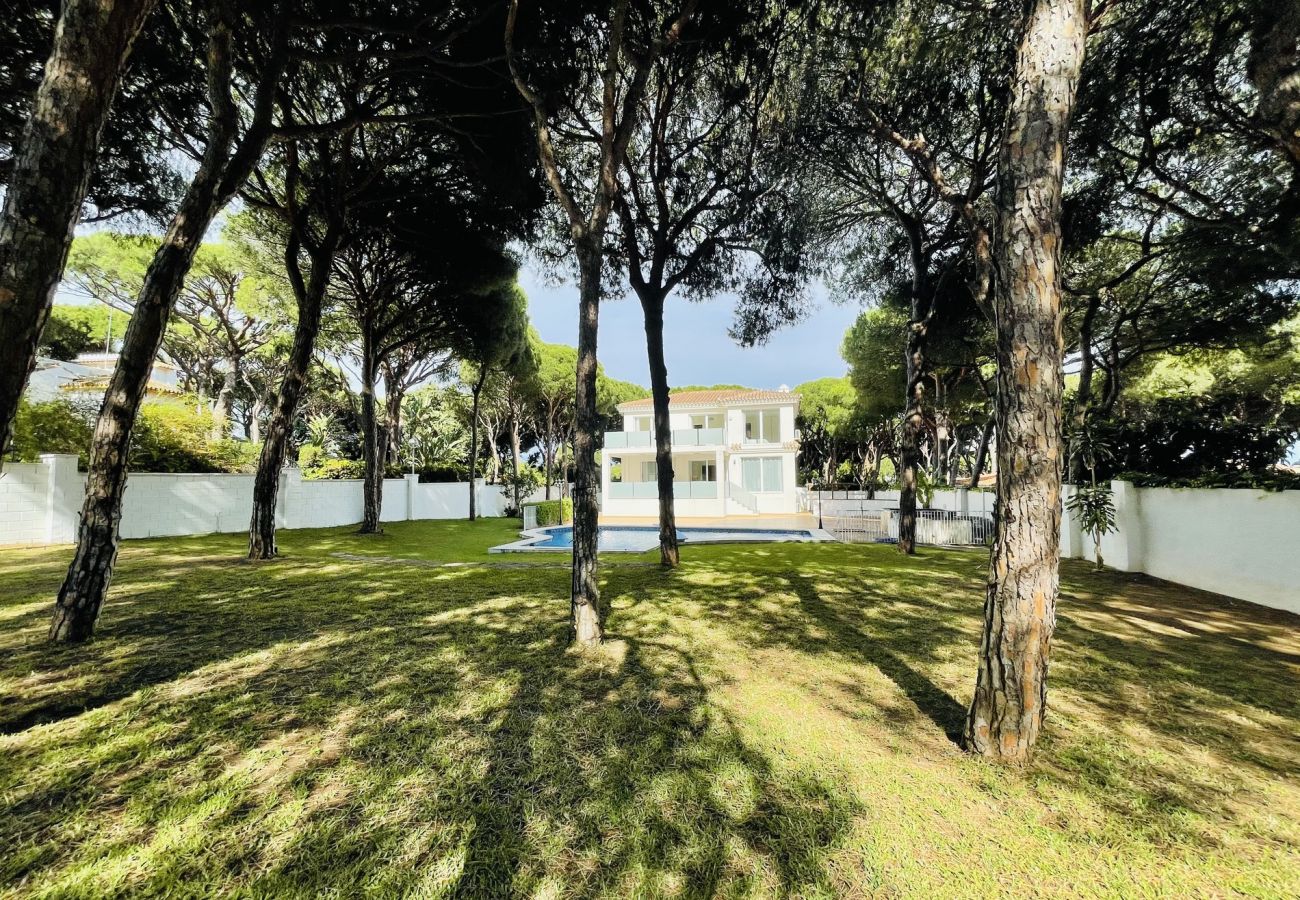 Ferienhaus in Mijas - Luxuriöse 4-Zimmer-Villa mit Pool und riesigem Garten