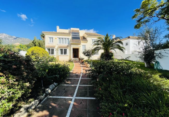  in Marbella - Luxury 4 bdm house with big land and pool in the c