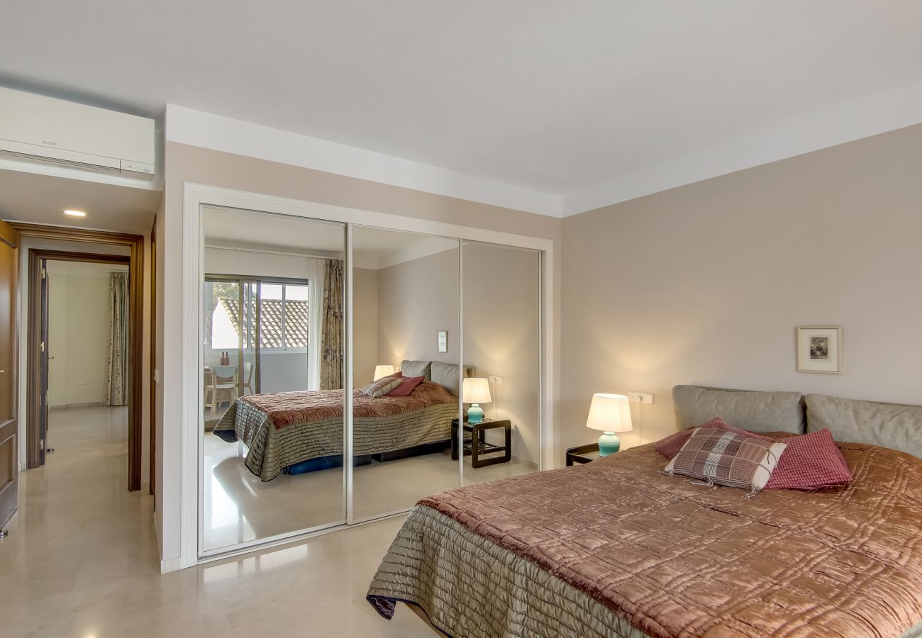 Ferienwohnung in Mijas Pueblo - Geräumige Luxus-2-Zimmer-Wohnung mit Terrasse und Garage in Mijas Pueblo