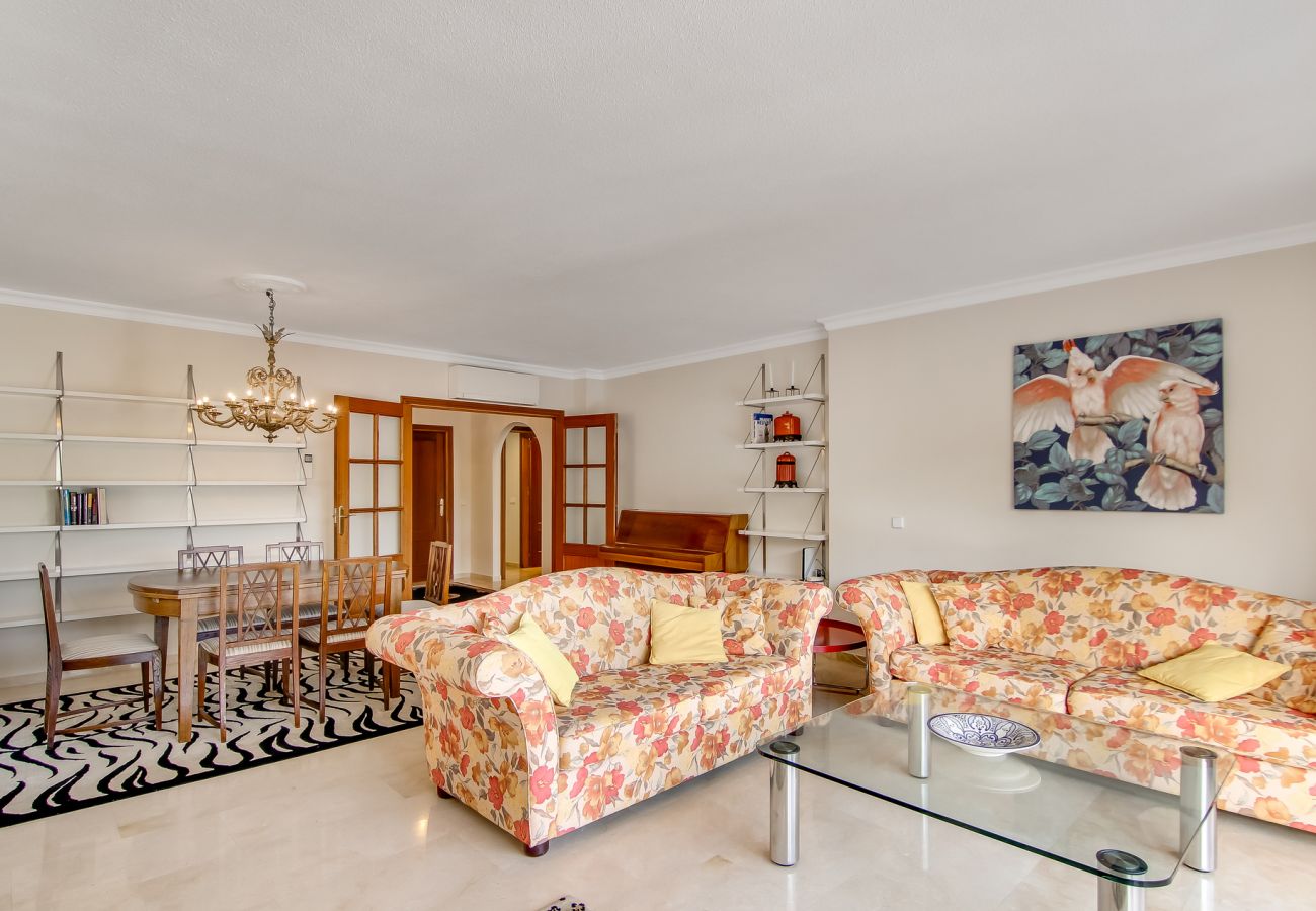 Ferienwohnung in Mijas Pueblo - Spacious 2 bdm apartment with terrace and garage i