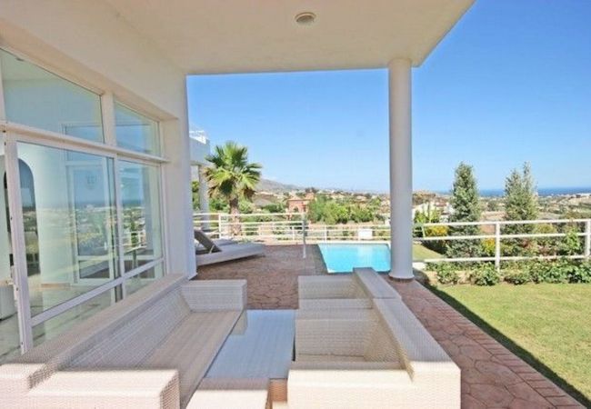 Ferienhaus in Marbella - Luxury modern 5 bdm villa in La Quinta, Benahavis