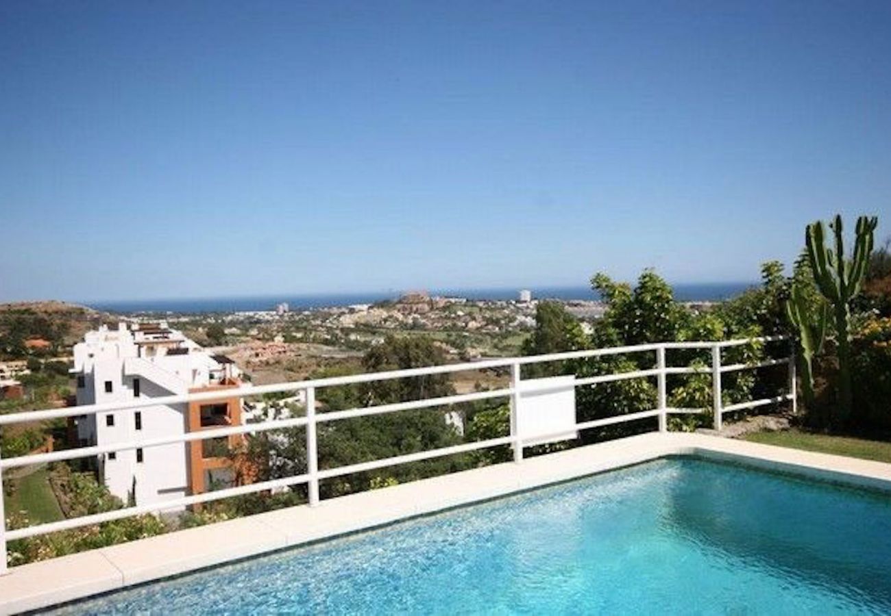 Ferienhaus in Marbella - Luxury modern 5 bdm villa in La Quinta, Benahavis