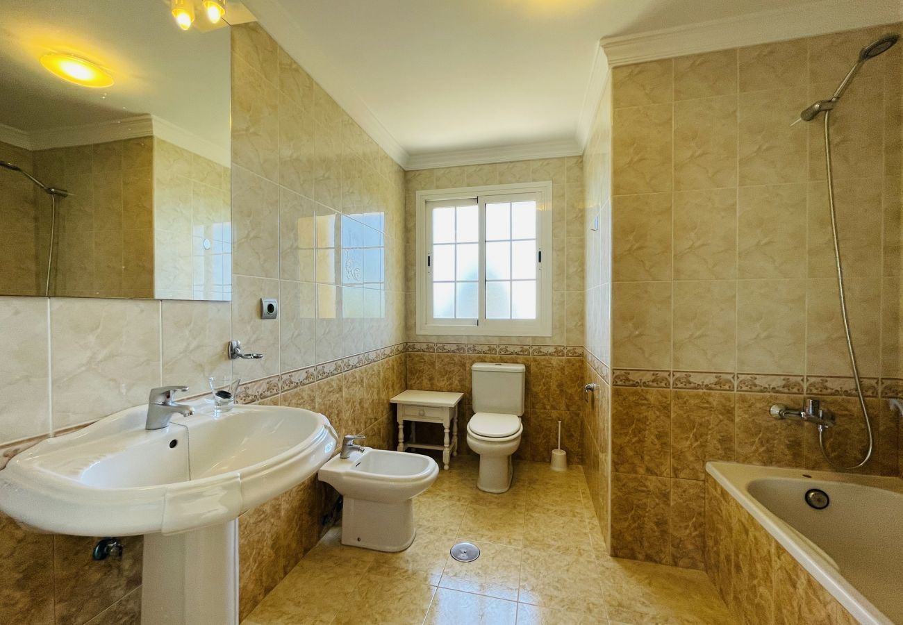 Casa en Benalmádena - Unfurnished 5 bdm villa with views and huge garage