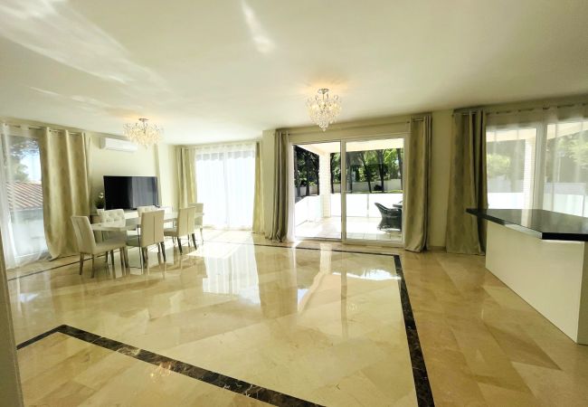 Casa en Mijas Costa - Luxury 4 bdm villa with pool and huge garden  Casa en Mijas Costa - Luxury 4 bdm villa with pool and huge garden