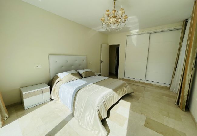 Casa en Mijas Costa - Luxury 4 bdm villa with pool and huge garden  Casa en Mijas Costa - Luxury 4 bdm villa with pool and huge garden