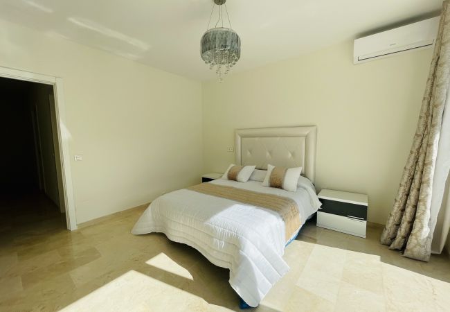 Casa en Mijas Costa - Luxury 4 bdm villa with pool and huge garden  Casa en Mijas Costa - Luxury 4 bdm villa with pool and huge garden