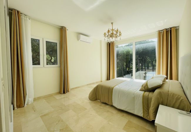 Casa en Mijas Costa - Luxury 4 bdm villa with pool and huge garden  Casa en Mijas Costa - Luxury 4 bdm villa with pool and huge garden