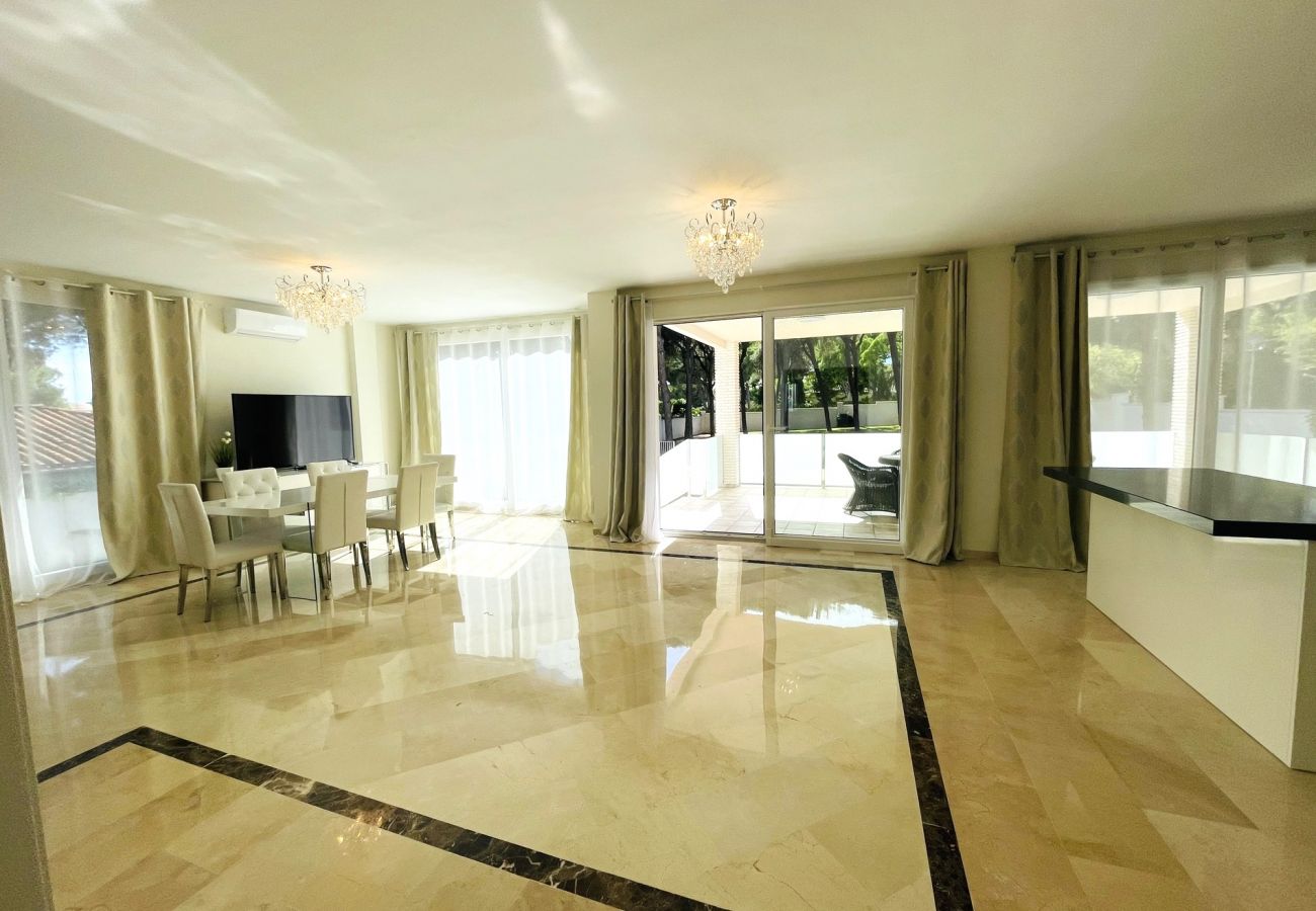Casa en Mijas Costa - Luxury 4 bdm villa with pool and huge garden 