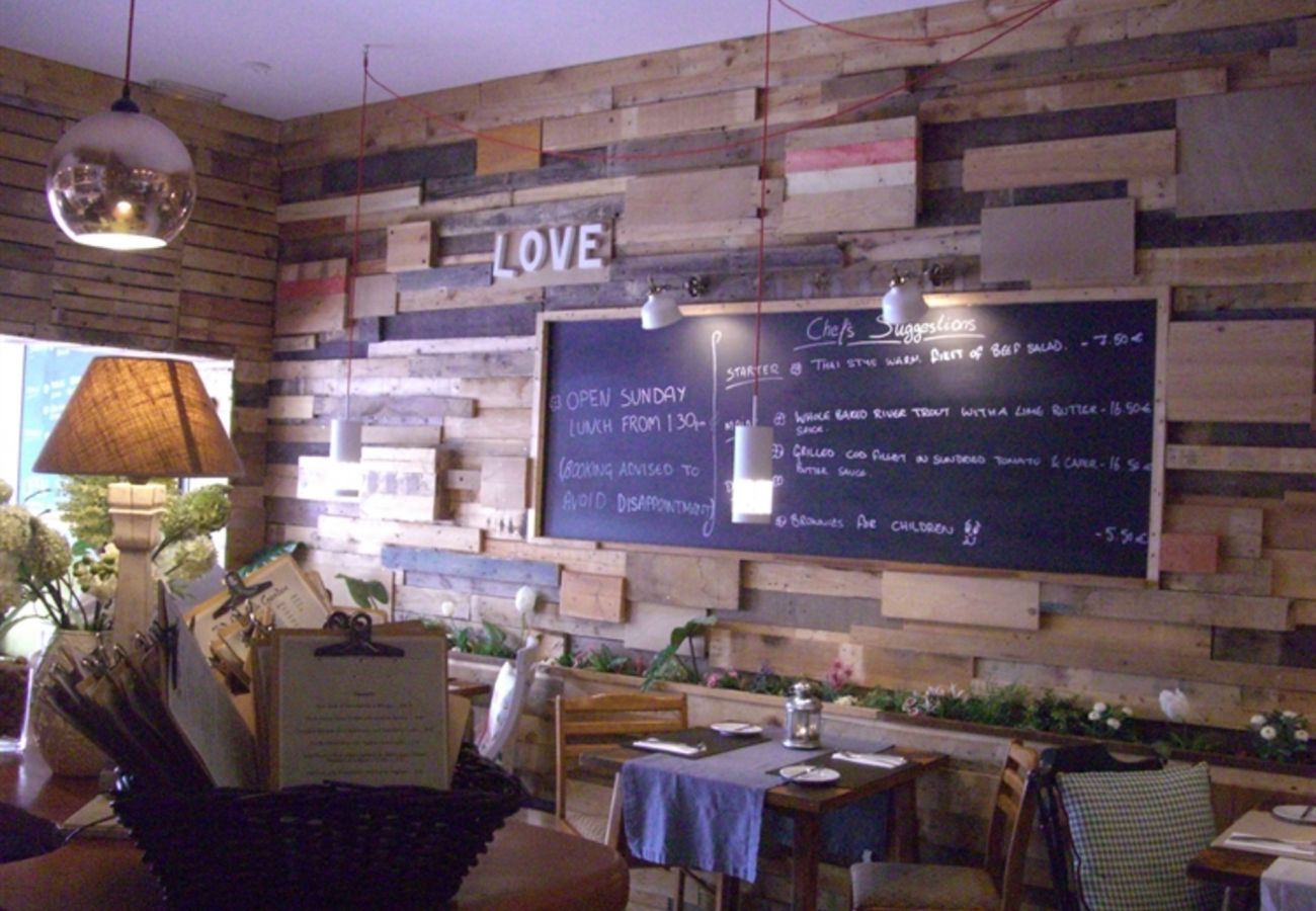 Local comercial en Mijas Costa - Restaurante en venta con arrendamiento de por vida en Calahonda