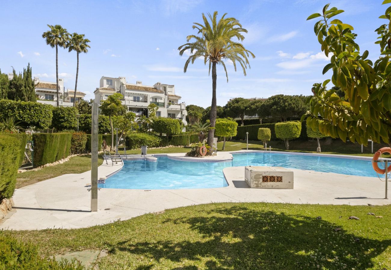 Apartamento en Mijas Costa - Apartamento moderno y elegante con vistas a la piscina -Mijas