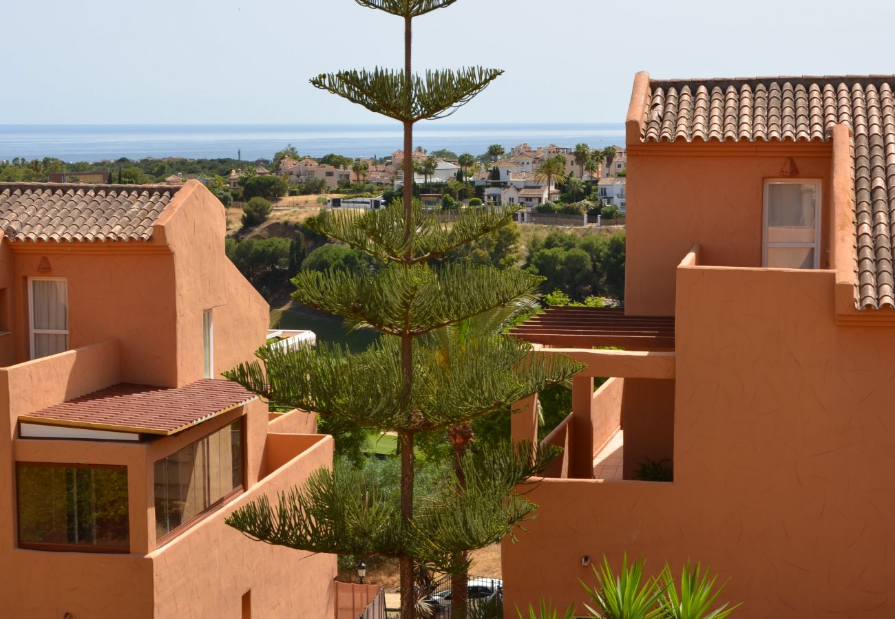 Apartamento en Marbella -   Los Lagos, quiet and cosy with sea and mountain view