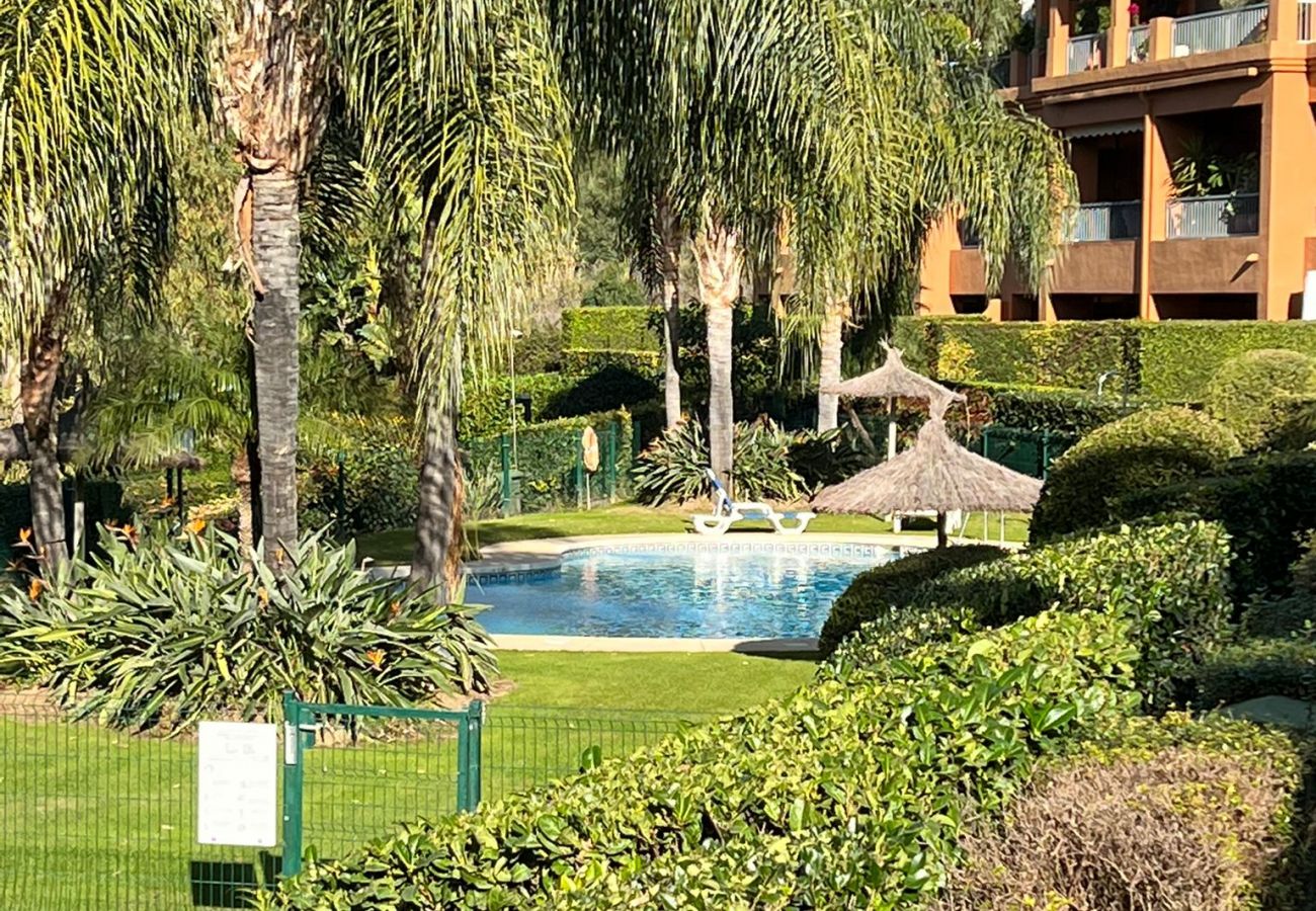 Apartamento en Estepona - Benatalaya, golf and pool