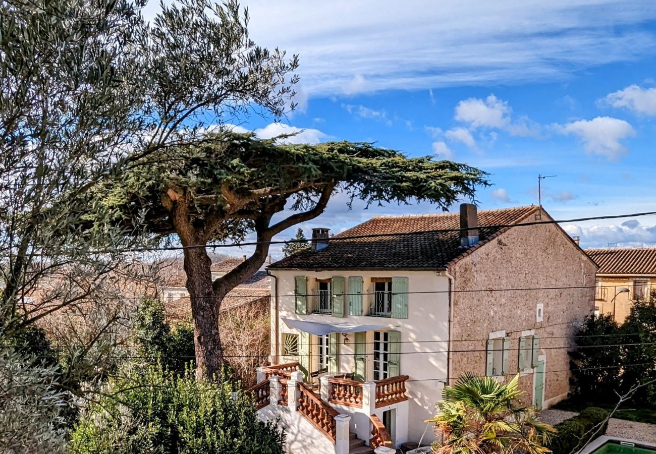 Cadre exterieur, facade coté jardin et sa piscine