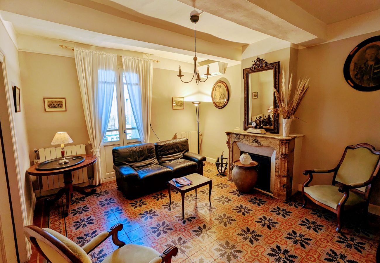 Carrelage, meuble et décoration conservés, esprit charmant pour ce lieu de détente au frais l'été