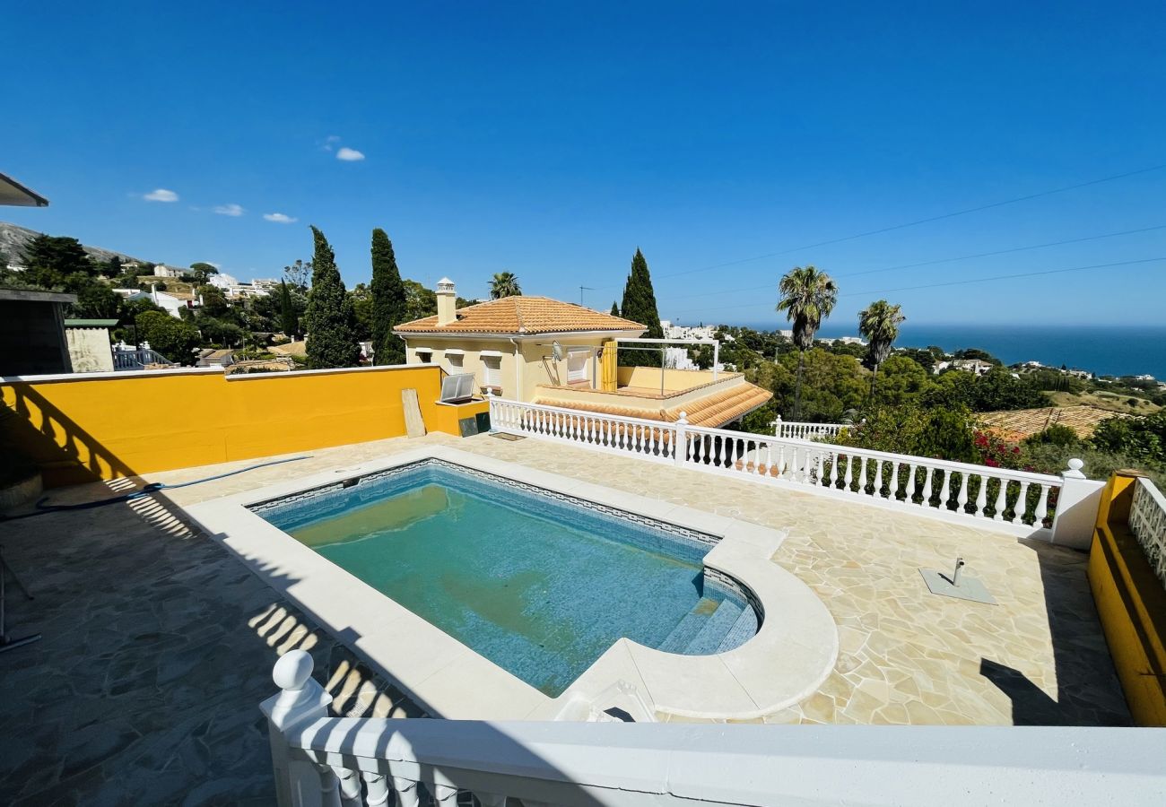 Maison à Benalmádena - Spacieuse villa non meublée de 5 ch avec piscine, jardin, garage pour 10 voitures à louer