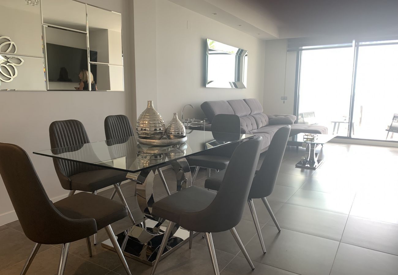 Appartement à Manilva - Un bel appartement moderne de 3 chambres avec vue sur la mer disponible de septembre 2021 à juin 2021