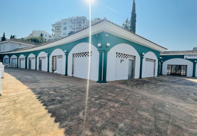 Local Commercial à Mijas Costa - 100 m2 of commercial premises for rent in Riviera 