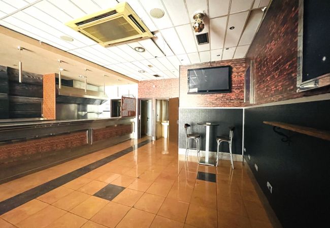 Commercial space in La Cala de Mijas - Bar/ cafeteria already settled for rent in busy lo