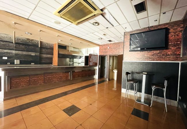 Commercial space in La Cala de Mijas - Bar/ cafeteria already settled for rent in busy lo