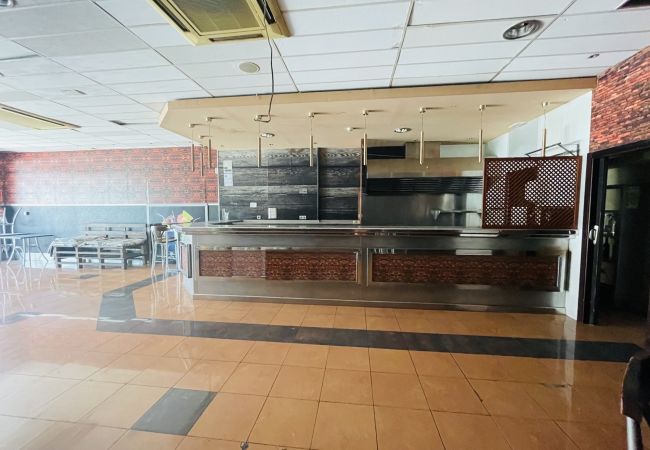 Commercial space in La Cala de Mijas - Bar/ cafeteria already settled for rent in busy lo