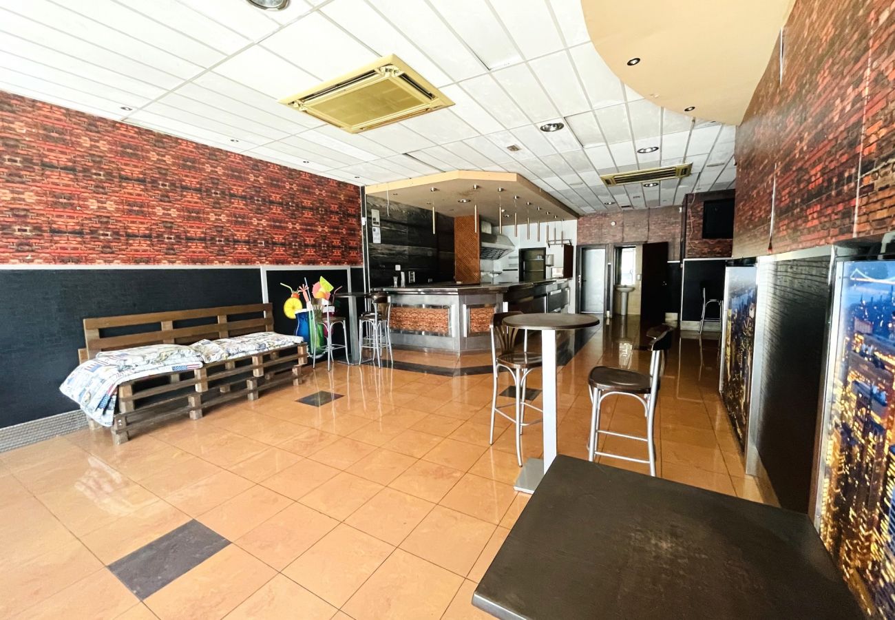Commercial space in La Cala de Mijas - Bar/ cafeteria already settled for rent in busy lo