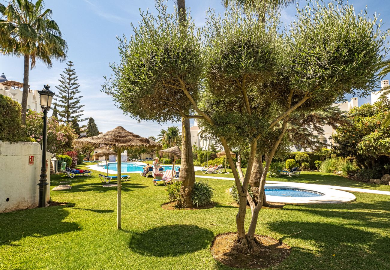 Apartment in Mijas Costa - Calahonda, sea side and pool