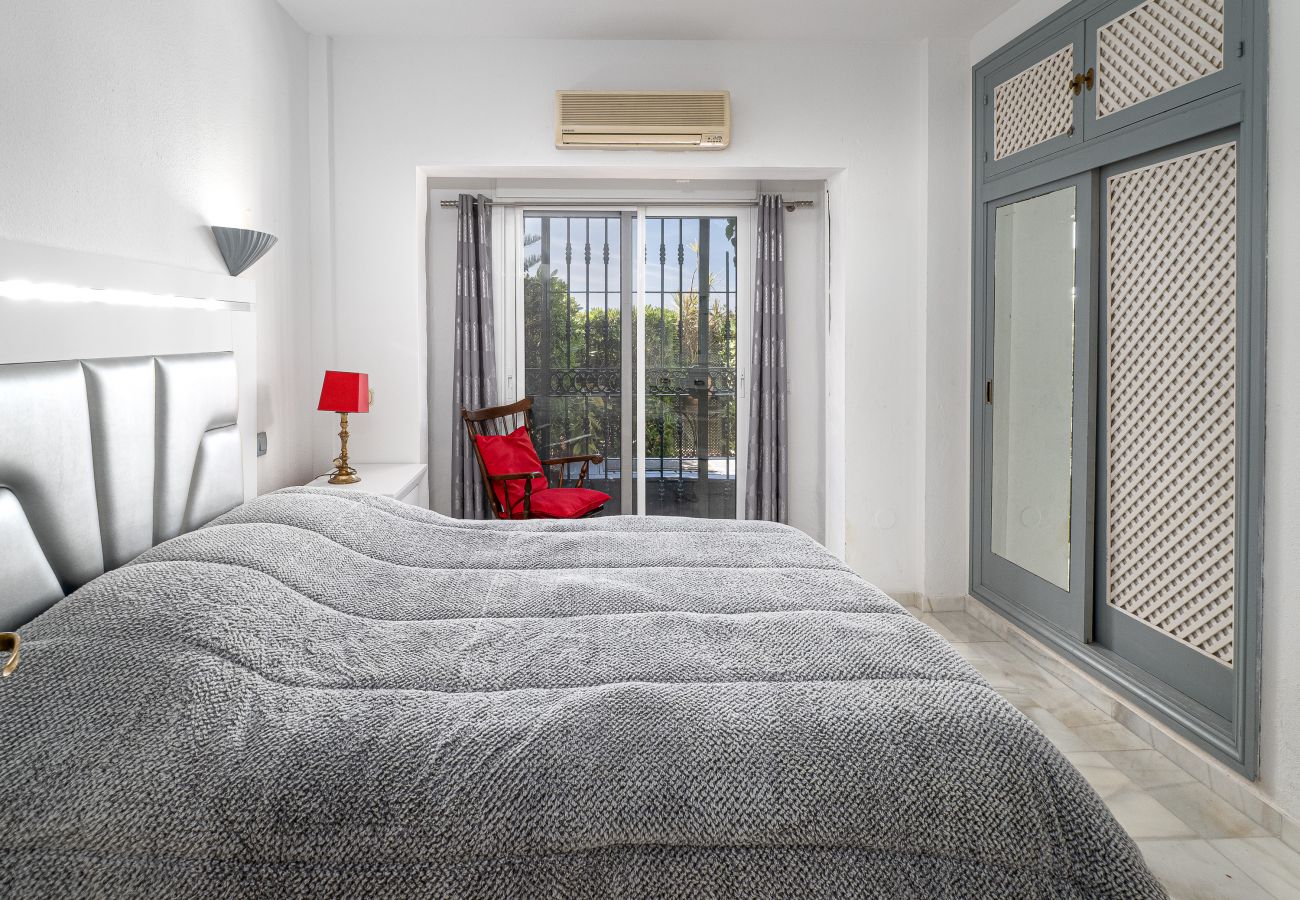 Apartment in Mijas Costa - Calahonda, sea side and pool