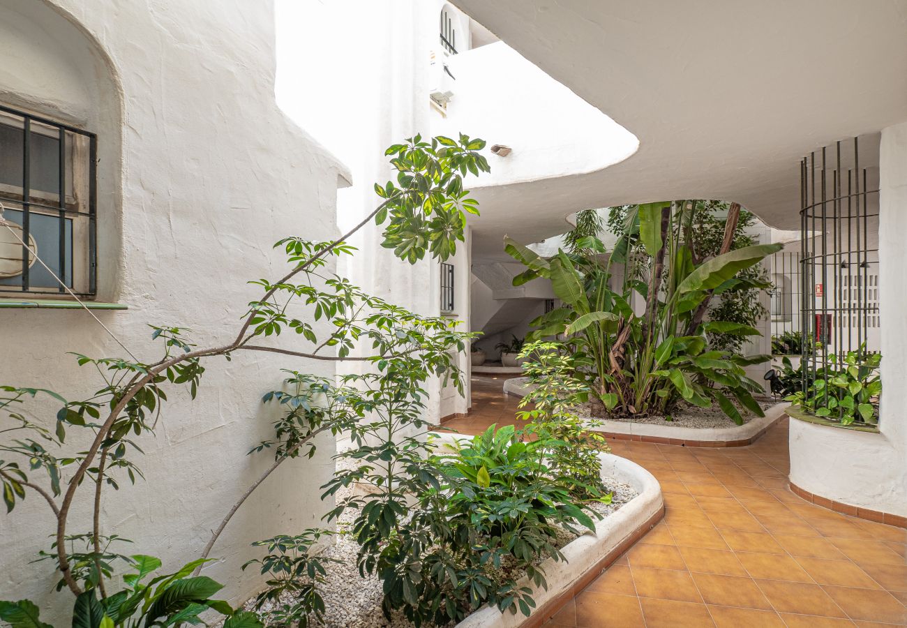 Apartment in Mijas Costa - Calahonda, sea side and pool